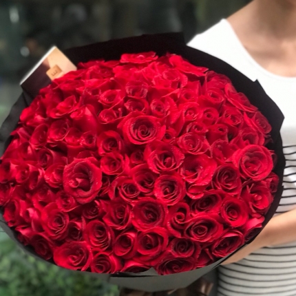 99朵红玫瑰－黑色牛皮纸包装