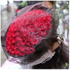 亲爱的你-99红玫瑰小黑裙